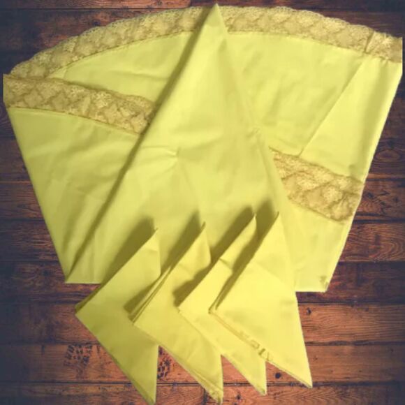 Vintage Yellow Oval Tablecloth Lace Boarders With 4 Napkins - Picture 7 of 8